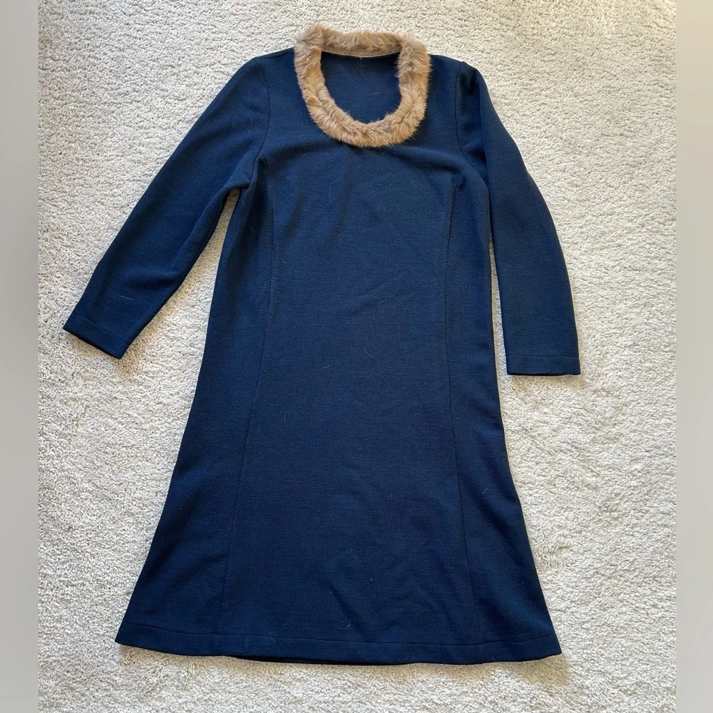 Elegant, Fur-lined, heavy cotton blue dress - Picture 4 of 6